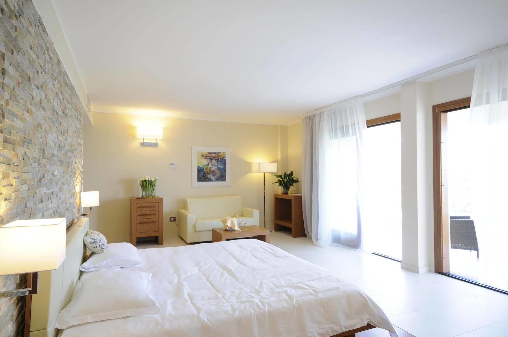 Pugnochiuso Resort - Hotel Del Faro Buitenkant foto