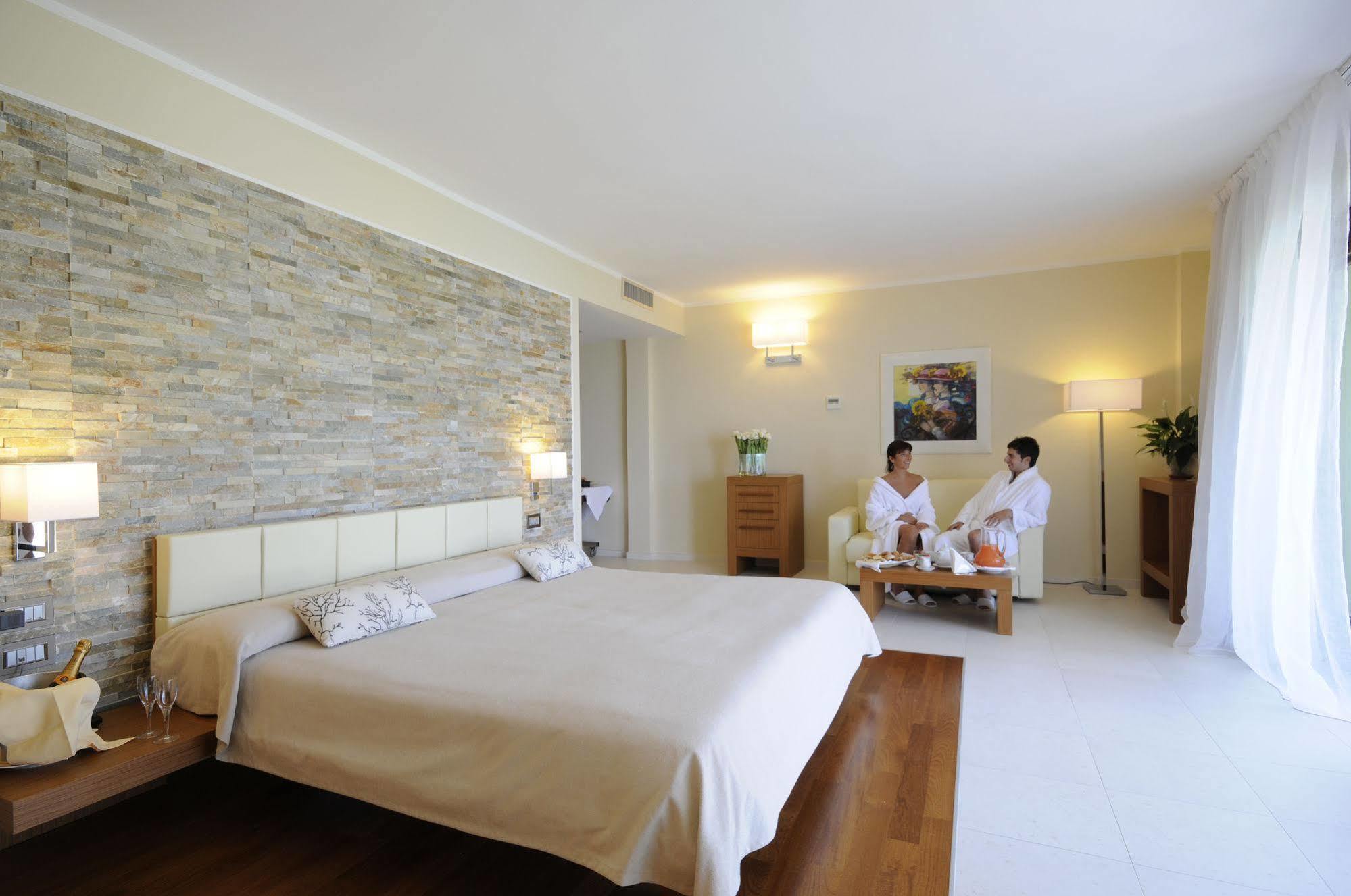 Pugnochiuso Resort - Hotel Del Faro Buitenkant foto